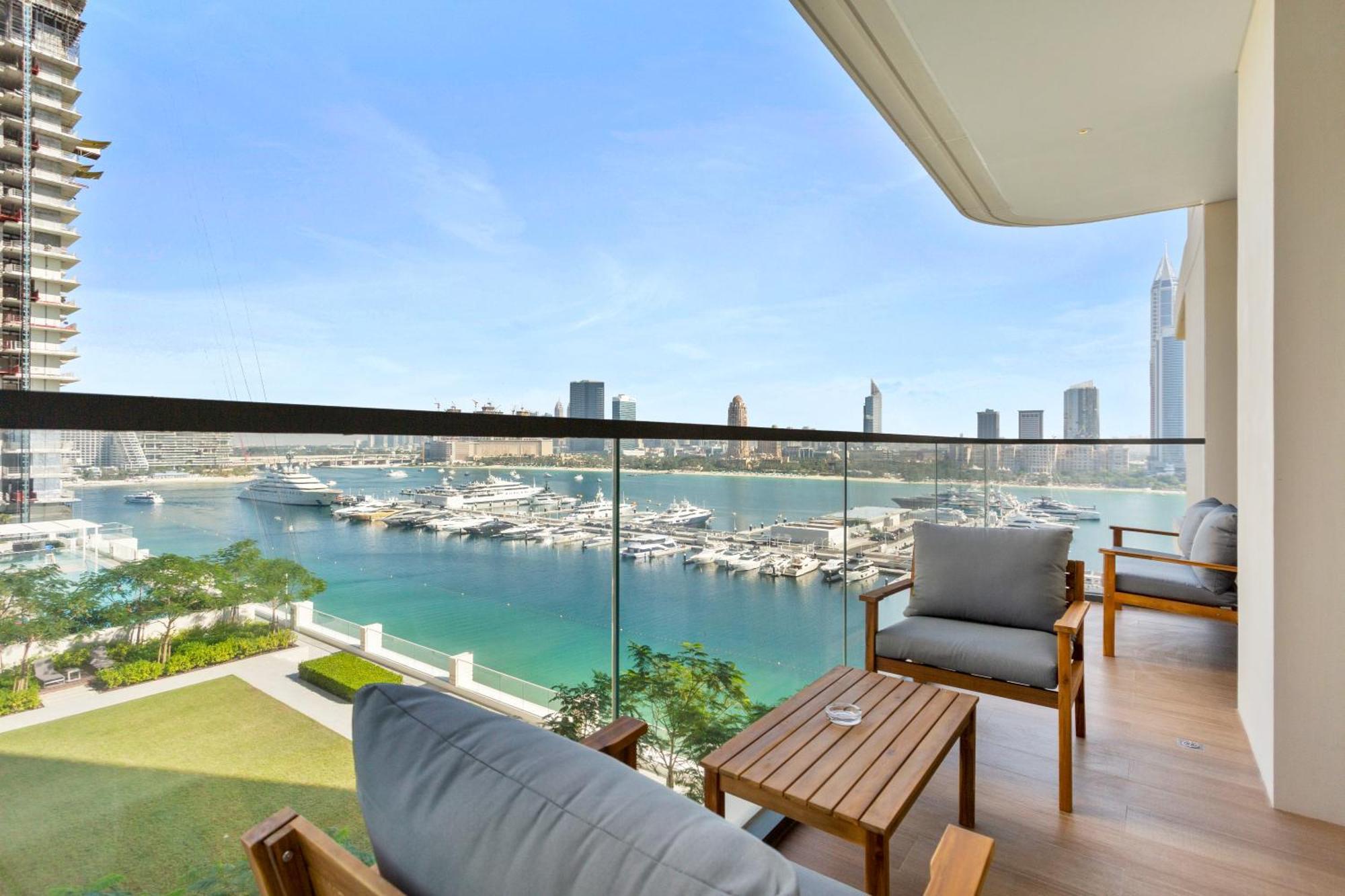 Luxurious Living In The Heart Of Emaar Beachfront Apartment
