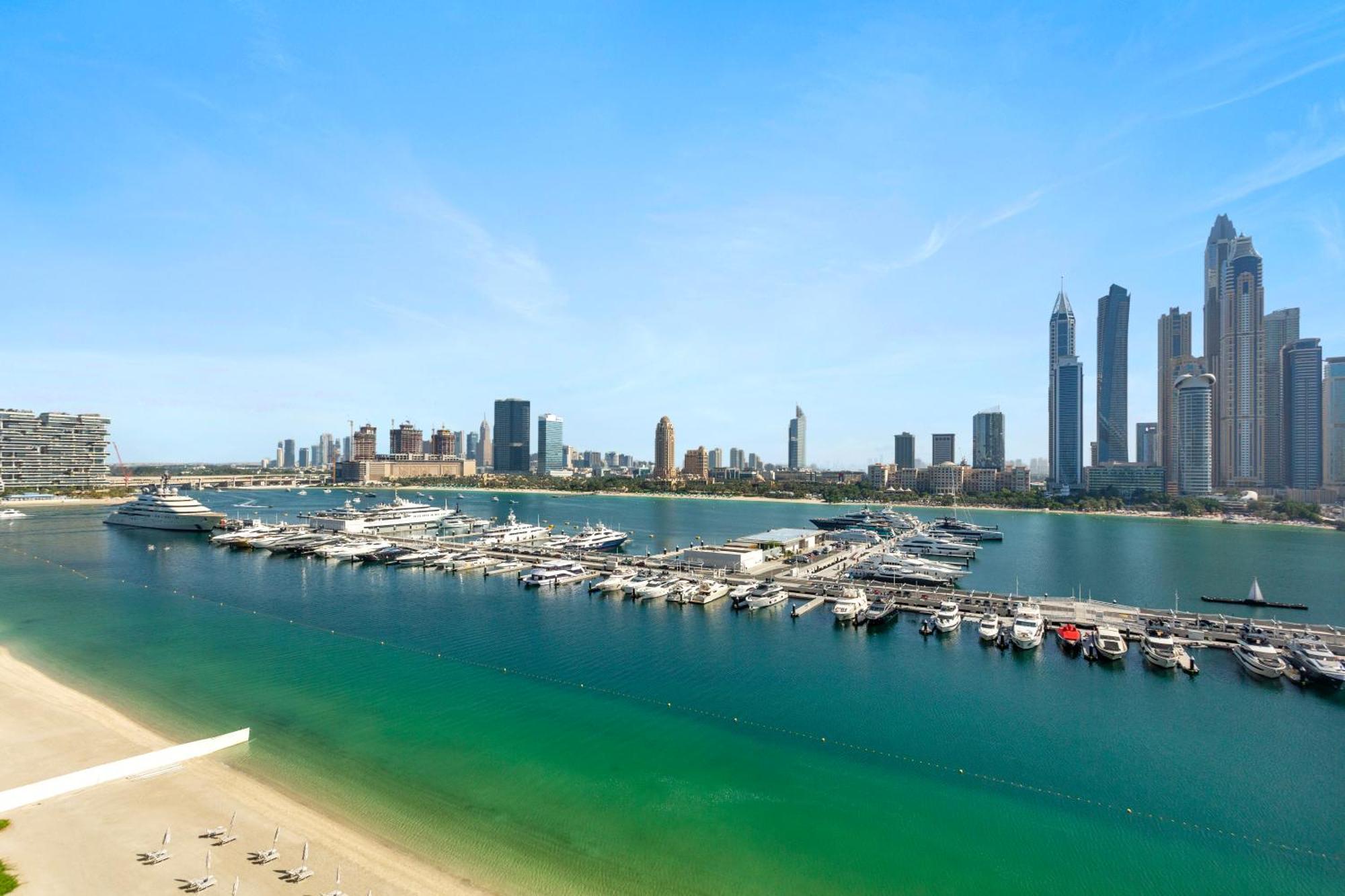 Apartment Luxurious Living In The Heart Of Emaar Beachfront Dubai