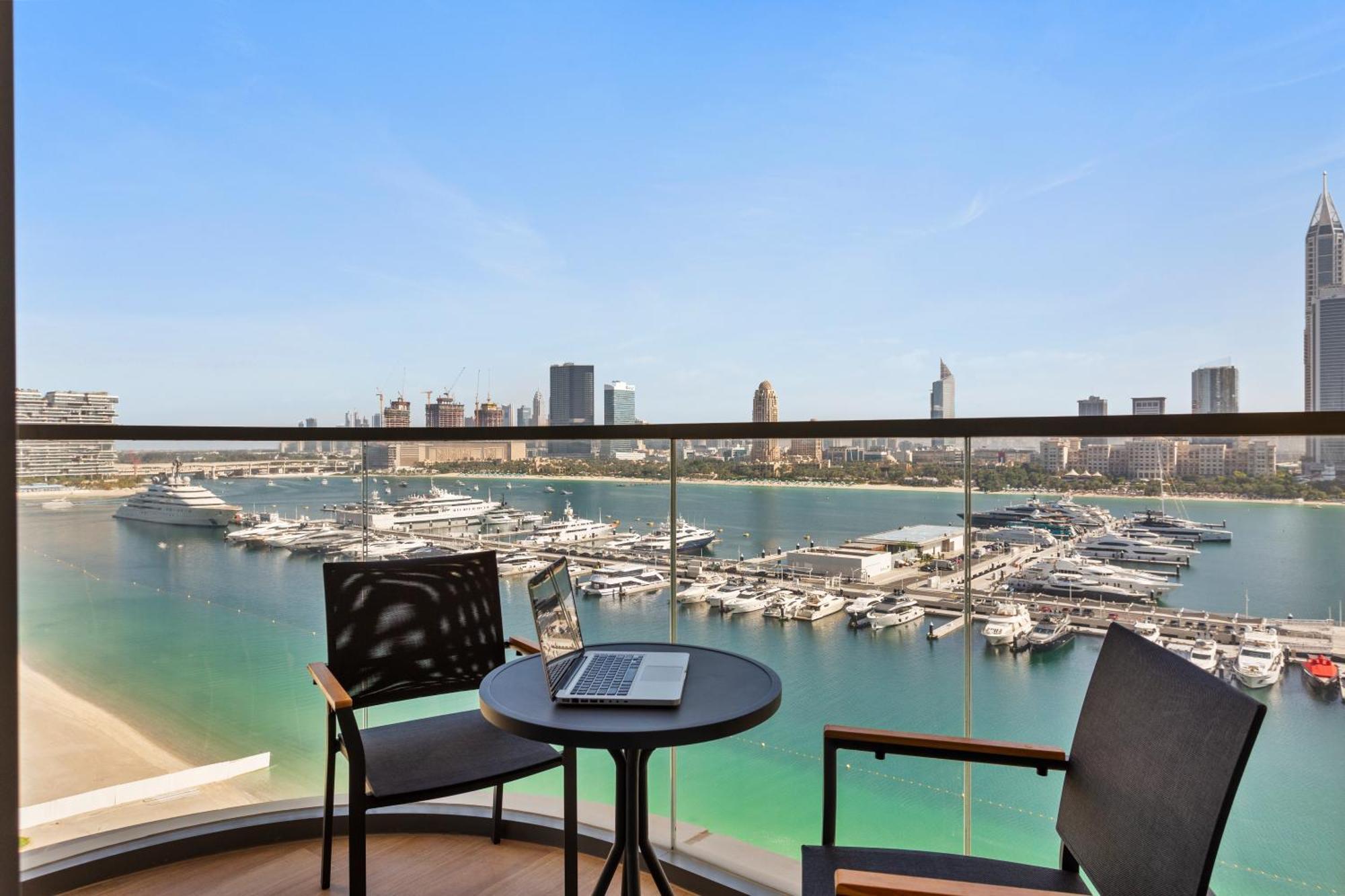 Apartment Luxurious Living In The Heart Of Emaar Beachfront Dubai