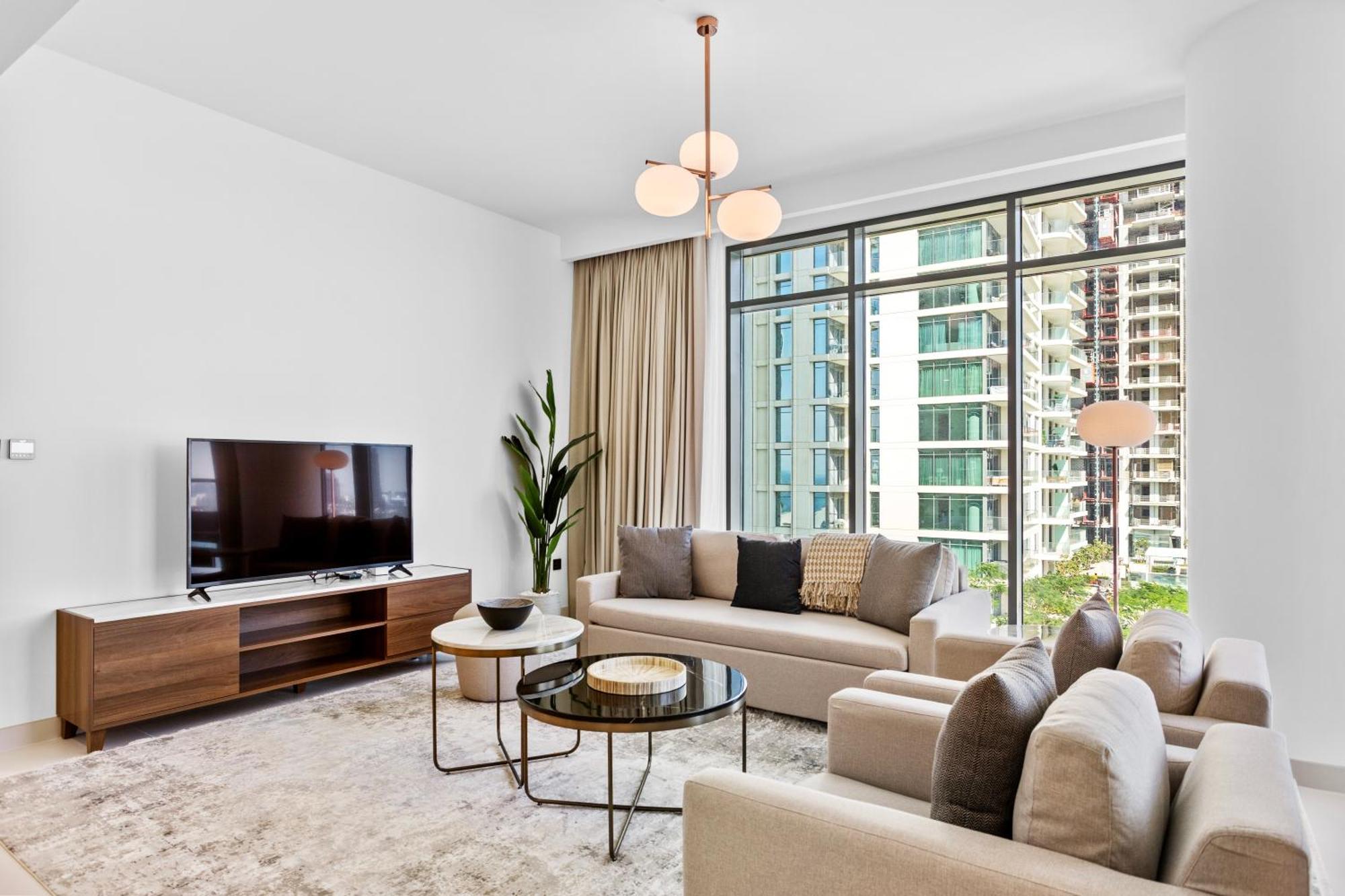 Luxurious Living In The Heart Of Emaar Beachfront Dubai